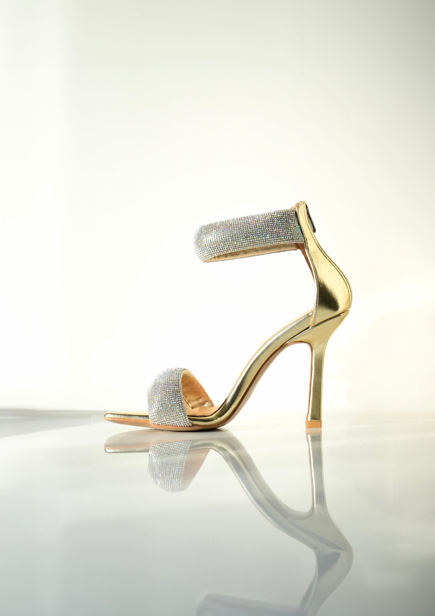 Leila Diamante Gold Heels